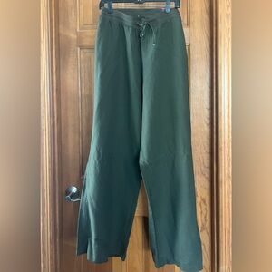 Olive green linen/rayon blend, wide-leg pants from Lane Bryant. NWT size 22/24